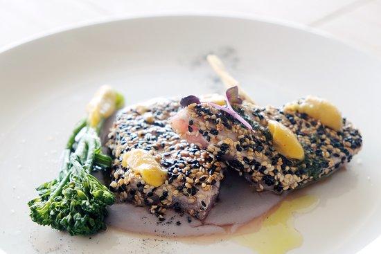 Les Algues by Xavier Aguado